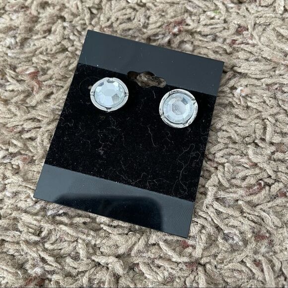 Silver & rhinestone circle stud earrings .5” - Picture 2 of 4